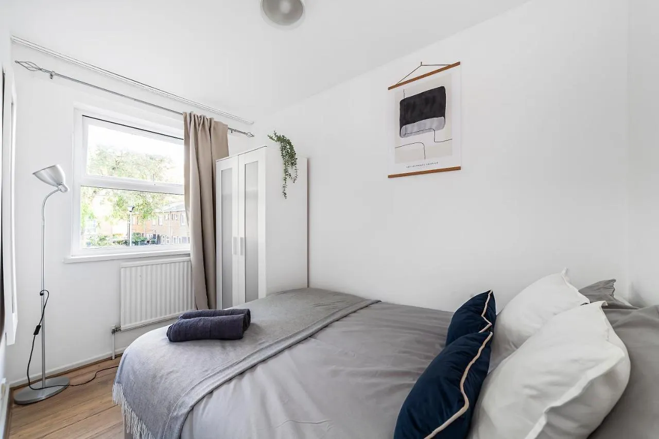 Arte Stays - 3-Bedroom Bright House London, Haggerston, Garden, Parking, 8 Min Walk To Haggerston Station, Weekly Or Monthly Stays, Serviced Accommodation - 7 Guests Сasa de vacaciones