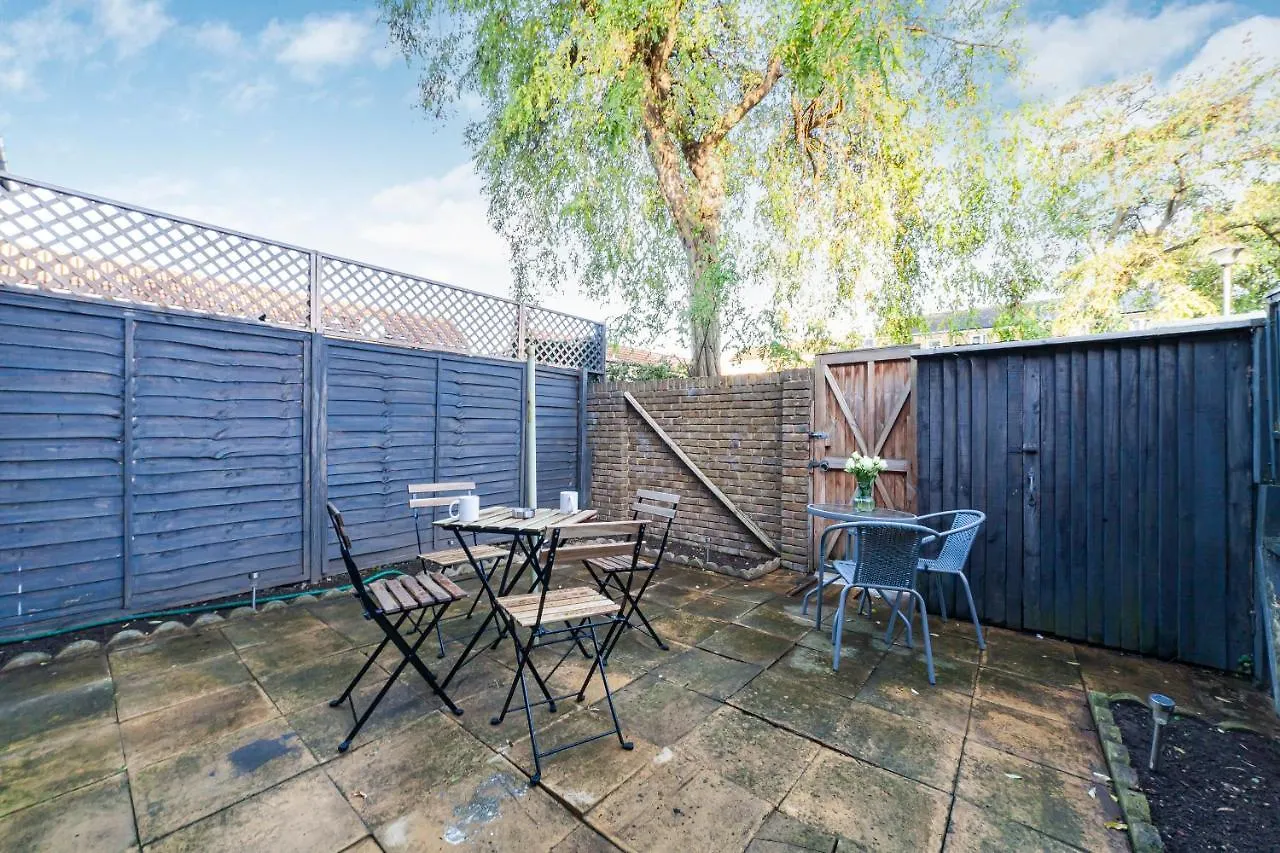 Arte Stays - 3-Bedroom Bright House London, Haggerston, Garden, Parking, 8 Min Walk To Haggerston Station, Weekly Or Monthly Stays, Serviced Accommodation - 7 Guests Reino Unido